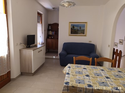 Apartamento de tres habitaciones a pocos pasos de la playa y la zona peatonal de Marina di Campo