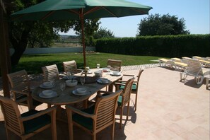 Large garden/terraces perfect for al fresco dining