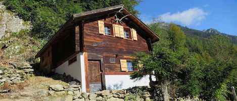 Authentique chalet en pleine nature, au confort contemporain. Idéal p/ fam. 4 p.