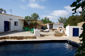 Rear of house, swimming pool looks huge due to camera angle!  It's about 5m max.