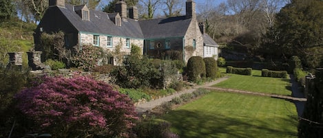 Welcome to Carregfelen - Snowdonia's hidden secret.