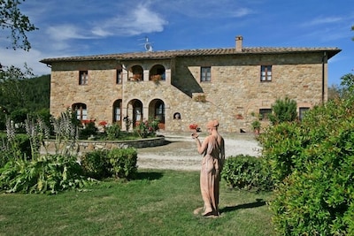 Villa acogedora (hasta 36 pax) 13 dormitorios / 12 baños en Toscana