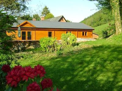 Forest Lodge- Hot Tub- Kerry Newtown SY16 4DW 3 Schlafzimmer, 6 + 2 gratis WiFi