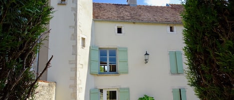 Les Pommiers, 17th century Burgundian Maison Bourgeoise with its stone tower 