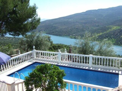 ***** Casa Feliz ***** Excepcional villa privada y piscina con deslumbrantes vistas al lago