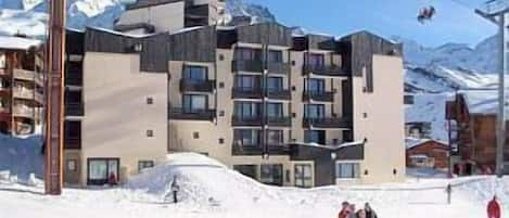 The apartment building with direct access to the ski slopes.