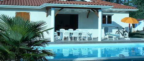 Outlook over the pool and terrace