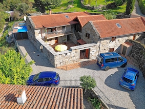 Casa Del Ingles, the driveway with plenty of parking 