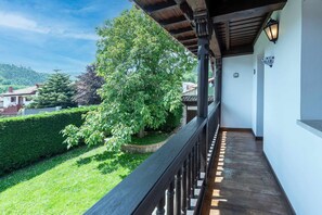 Balcony/Terrace,Garden view