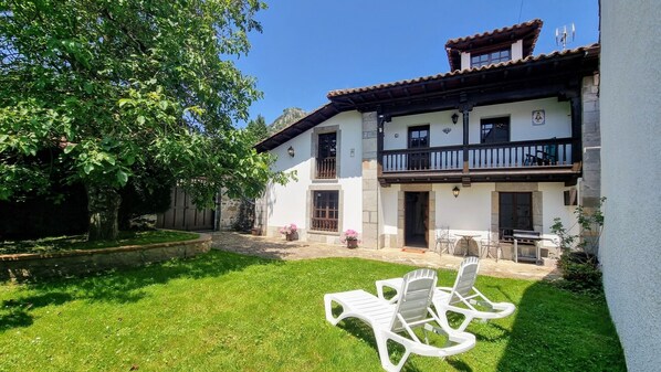 Property building,BBQ facilities,Garden,Garden view