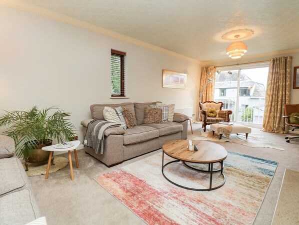 Spacious Lounge