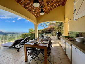 Enjoy alfresco dinning with a view and an our outdoor kitchen 