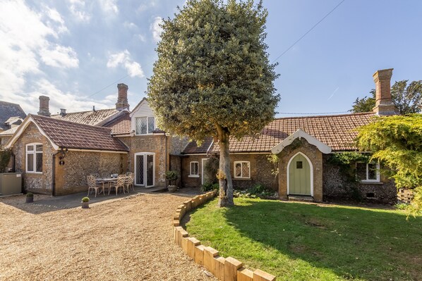 Toad Hall: Front elevation with garden and patio area