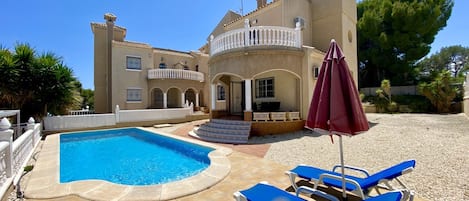 Villa & Pool 