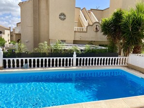 Private pool 8 x 4 meters with Roman steps 