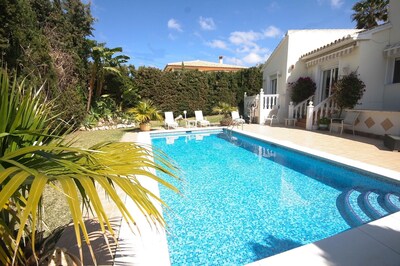 Luxuriöse Privatvilla, La Cala, 150 m Strand, abgelegener Pool, Wifi, Golf