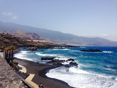 2 x Sea-view 1 Double Bedroom Apartments located in Puerto de Tazacorte, La Palm