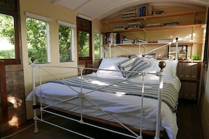 Carriage bed room