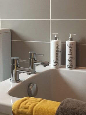 Bathroom amenities