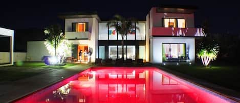 Luxury Villas 