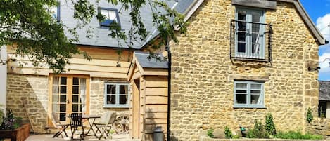 The cottage and outside seating area.