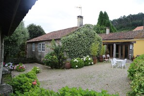 Jardín de entrada 