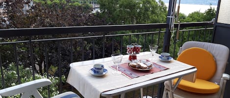 Balcony with lake view
Balcone con vista lago
