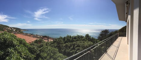 La grande terrazza sul mare