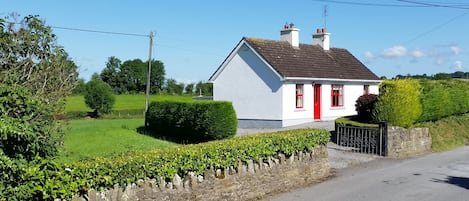 Holiday rental midway between east and west coast of Ireland