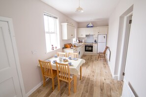 Fully fitted kitchen in O'Brien's holiday cottage Kinnitty Birr Offaly.