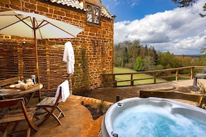 Chestnut Hot tub and private garden