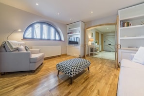 16 The Granary, Wells-next-the-Sea: Sitting room with lovely wooden floors