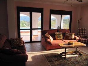 Lounge/Dining room