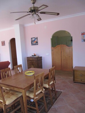 Entrance to kitchen