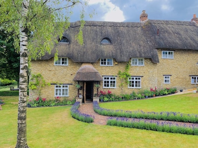Beautiful 5 Bedrooms Cottage , in Oxfordshire