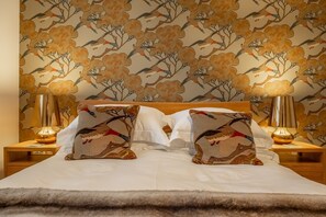 Lavandula, Burnham Market: Master bedroom with a king-size bed
