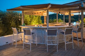 Poolside bar