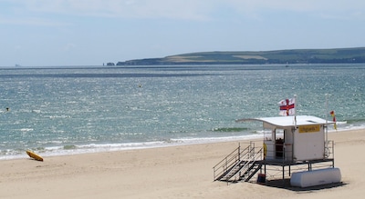 A sunny & relaxing haven on the Sandbanks Peninsula