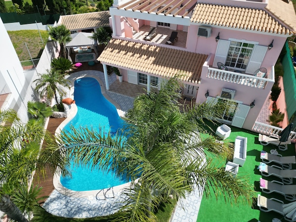 Vista do exterior da Villa
view from outside the Villa