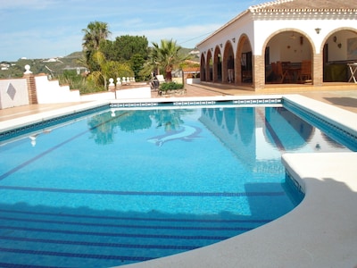 Casa Montesol Amplia villa con piscina privada y vistas al mar