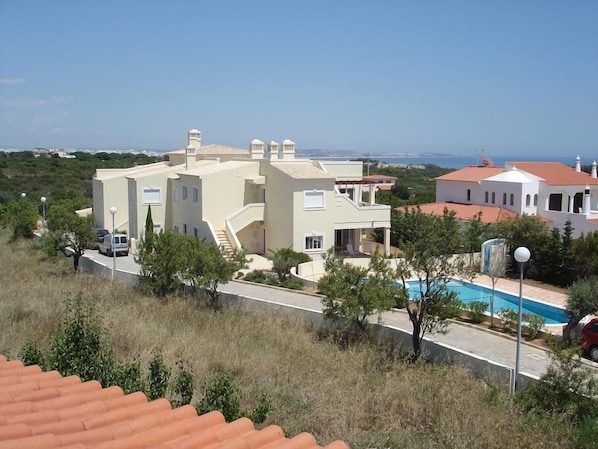The Condo with the pool in the beautiful Algarvian scenery along the Atlantic. 