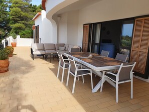 Spacious villa terrace 