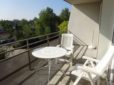 Flat T2 45m ² + 11m ² terrace in residence with swimming pool in 15 'of Avignon 