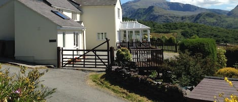 position of cottage with Snowdon in background