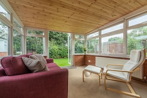 Dolphin, Burnham Market: The conservatory is a quiet place to relax or practice yoga