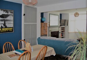 Lounge/Dining Room