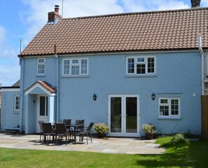 Enjoy the peaceful enclosed garden - see rare wildlife from this wonderful spot.