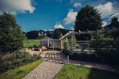 Luxury barn in Peak District National Park - peaceful with great views