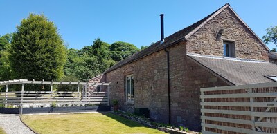 Luxury barn in Peak District National Park - peaceful with great views