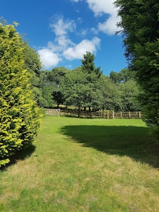 Luxury barn in Peak District National Park - peaceful with great views